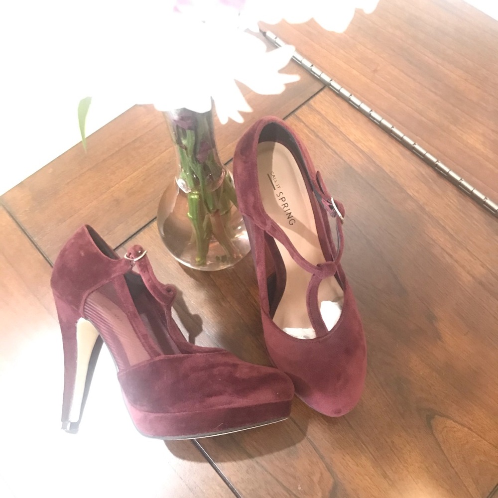 Suede burgundy heels
